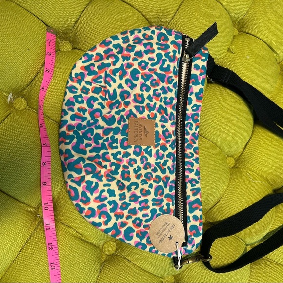 BNWT Aventyr California bag *made in California* Madeline style - Picture 5 of 5